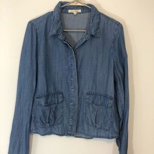 𝅺life in Progress Chambray Button down